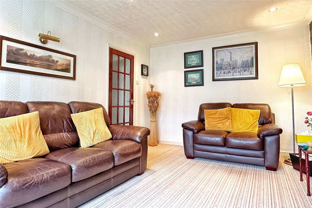 Property photo 3 of 20 Living Room