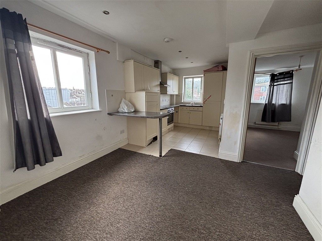 Property photo 2 of 6 Kitchen / Lounge