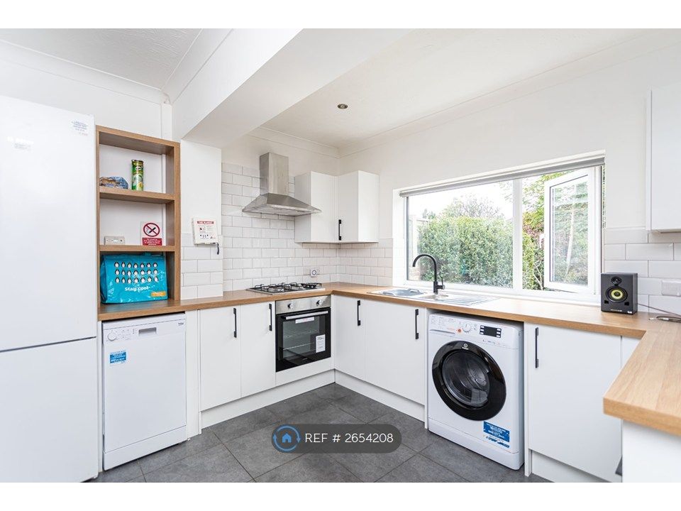 Property photo 2 of 26 Kitchen