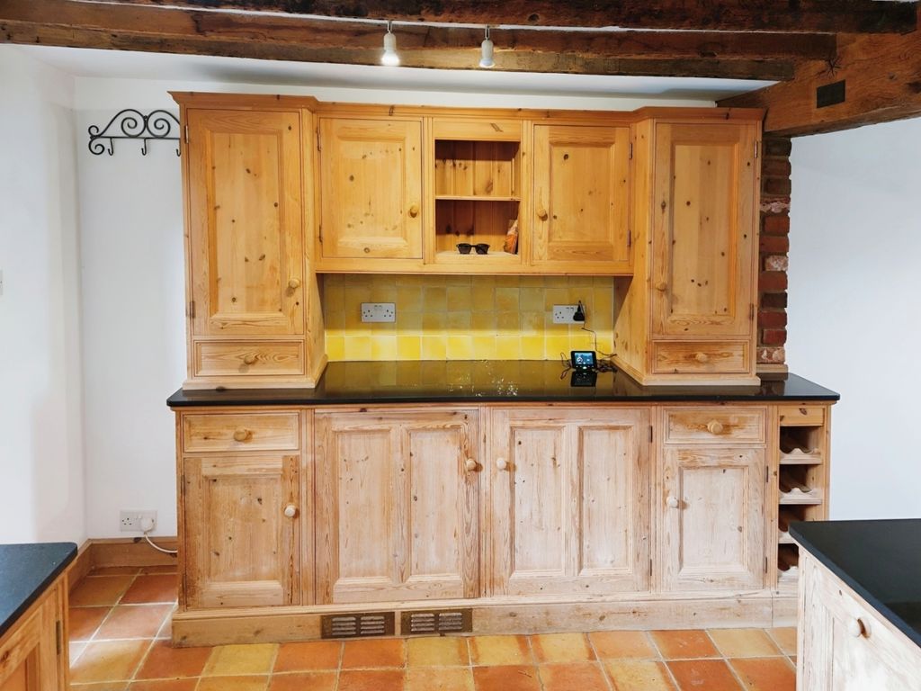 Property photo 3 of 17 Kitchen Wightwick...
