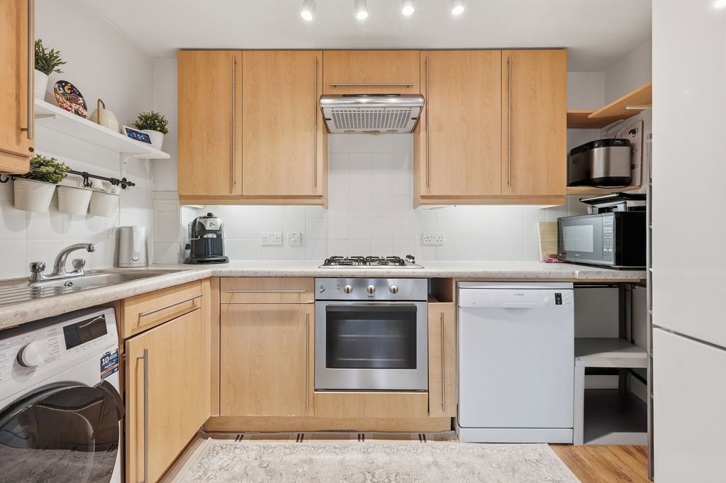 Property photo 3 of 12 Photo 4