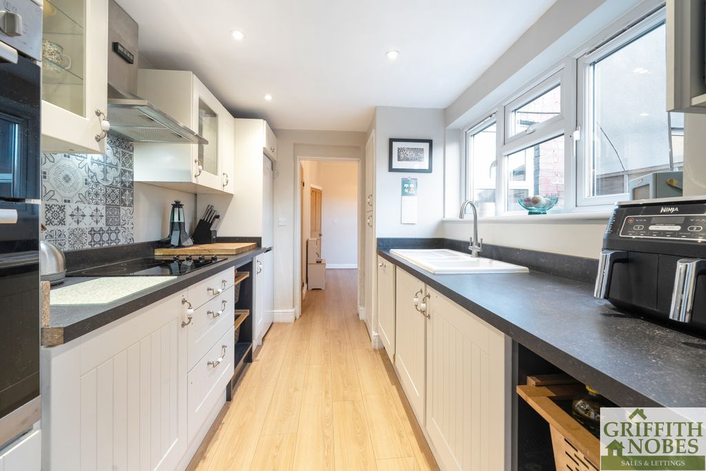 Property photo 2 of 20 Kitchen