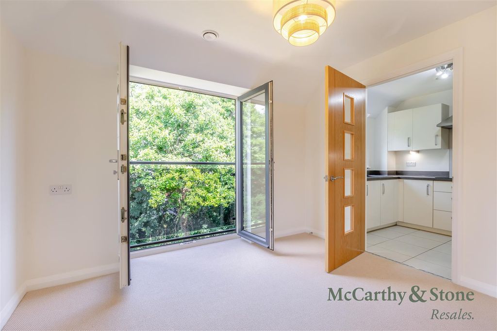 Property photo 2 of 28 8700775-Interior04.Jpg