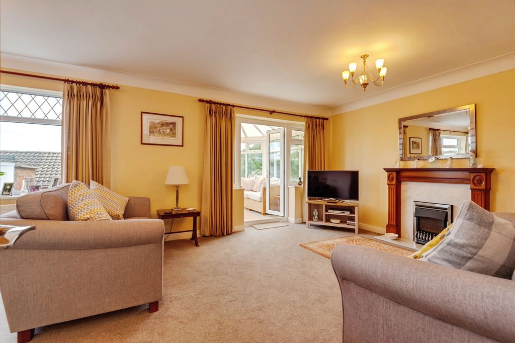 Property photo 2 of 17 Photo