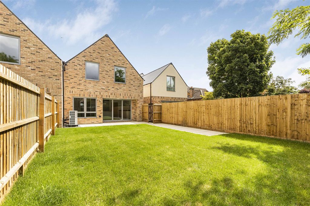 Property photo 3 of 14 19_36148.Jpg