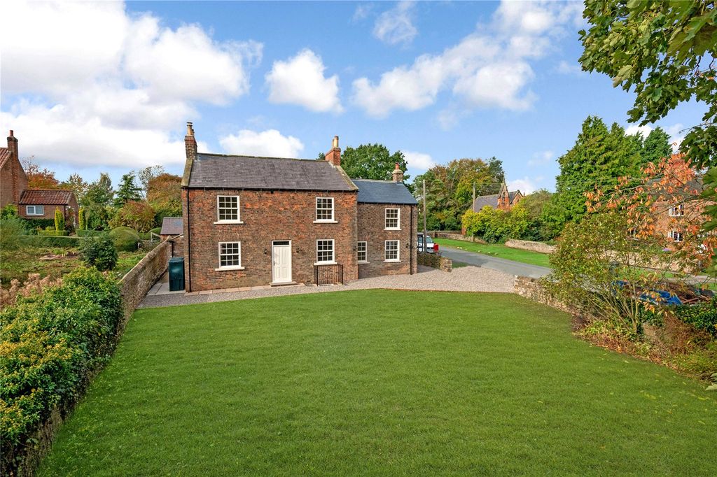 Property photo 1 of 10 Front View