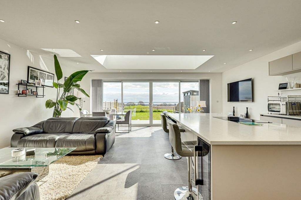 Property photo 3 of 47