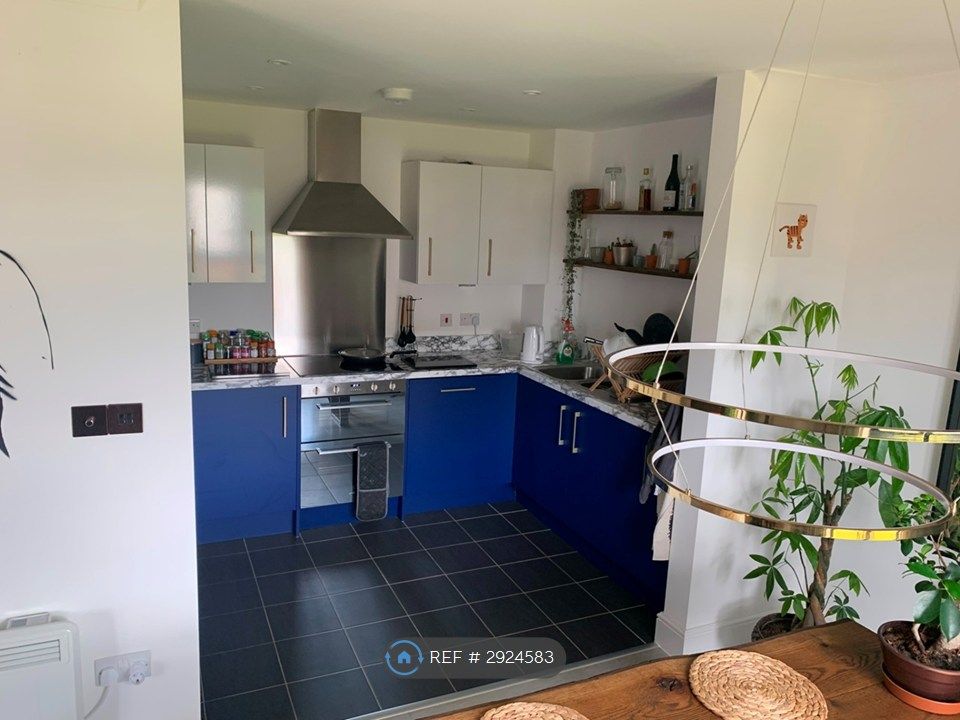 Property photo 3 of 11 Kitchen