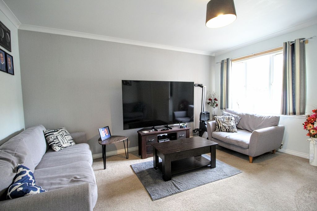 Property photo 2 of 11 Lounge