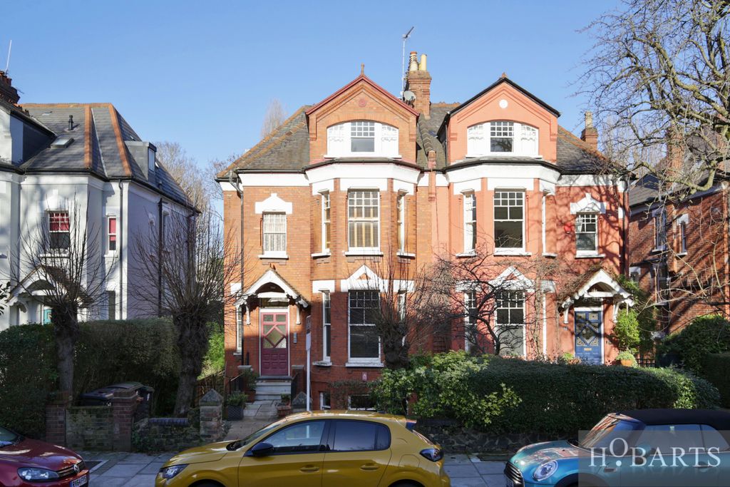 Property photo 1 of 13 Bright Two Bedroom Flat In The Heart Of Crouch End