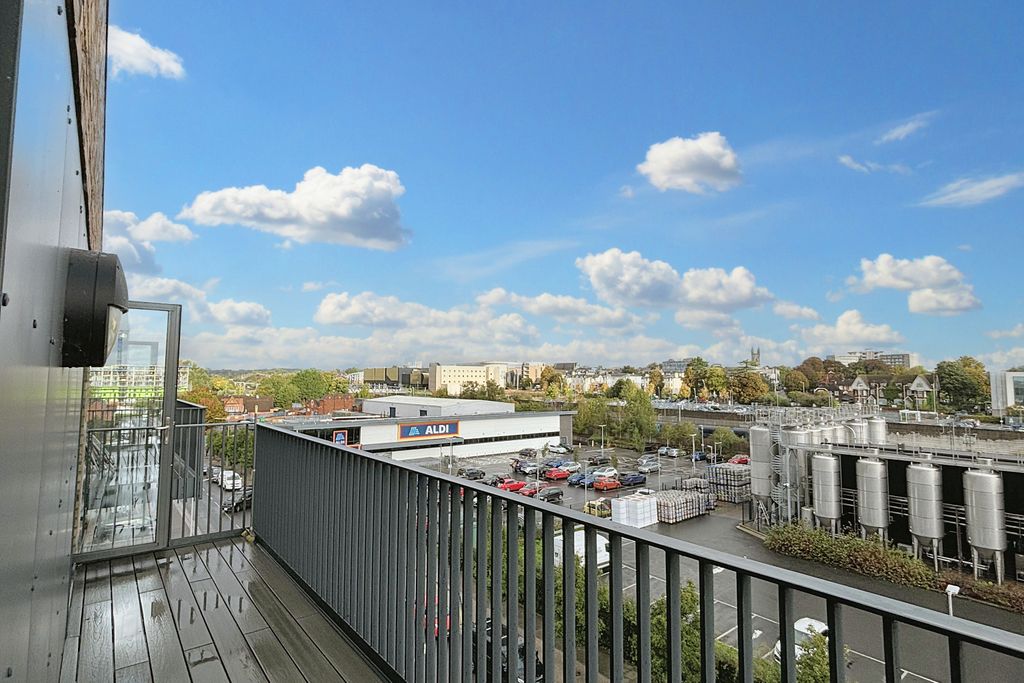 Property photo 1 of 13 Img_5923