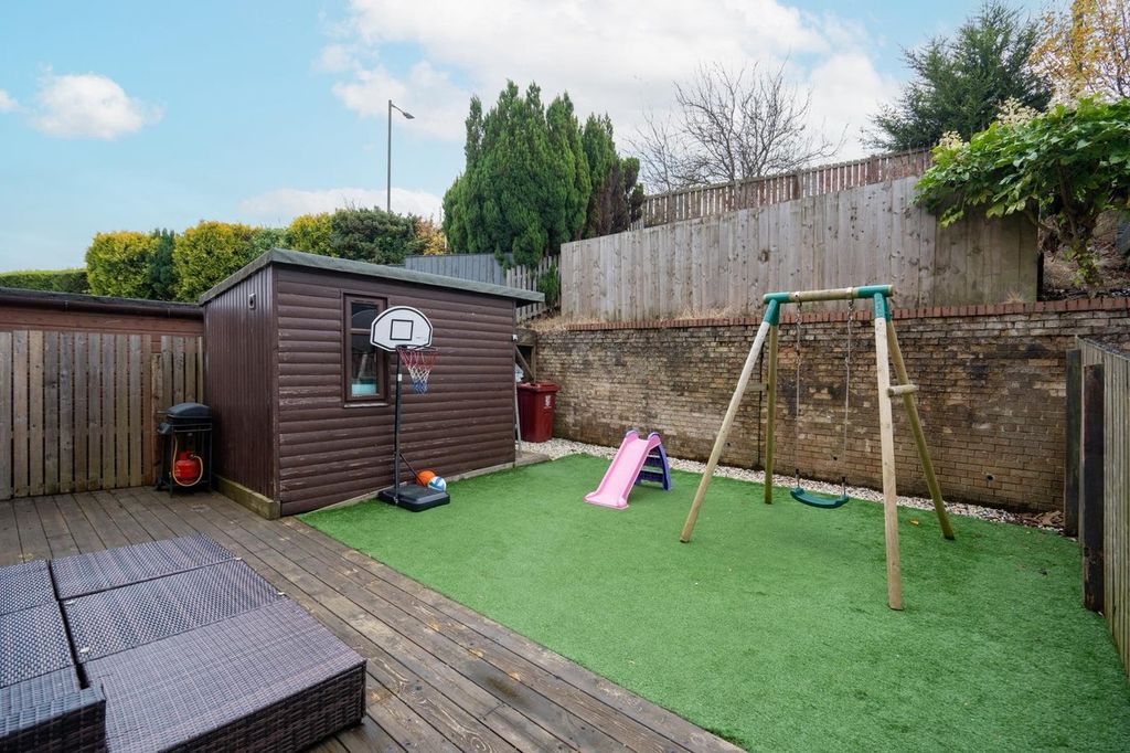 Property photo 3 of 28