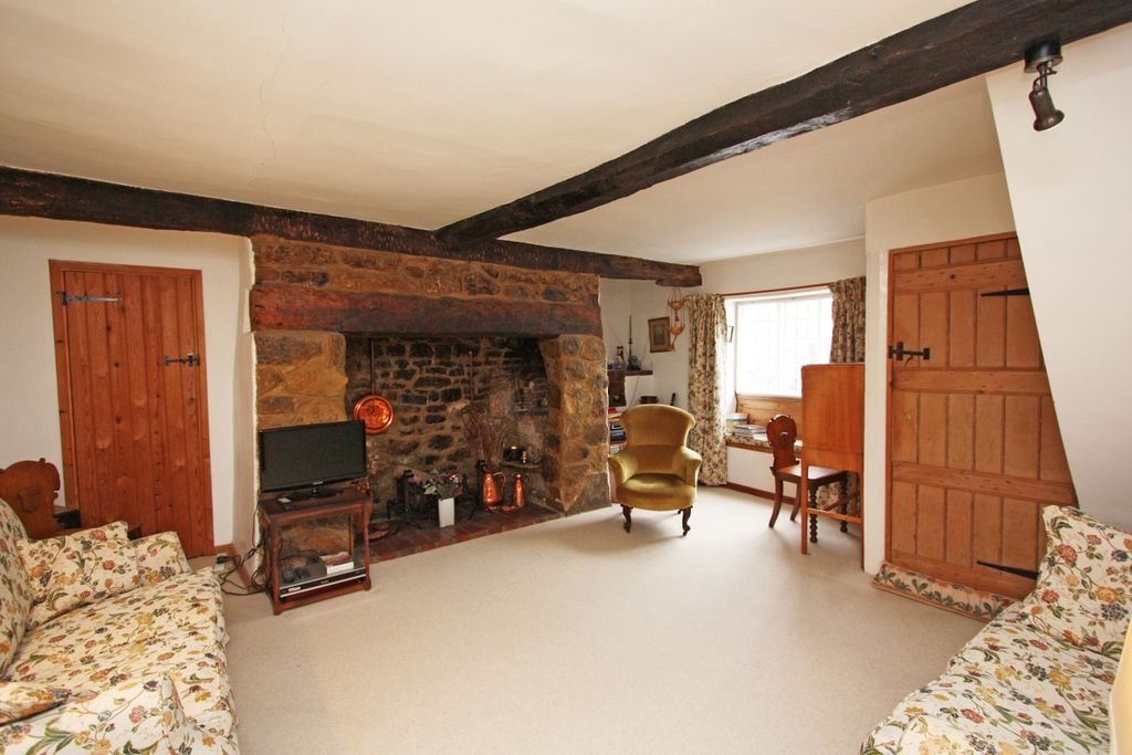 Property photo 3 of 11