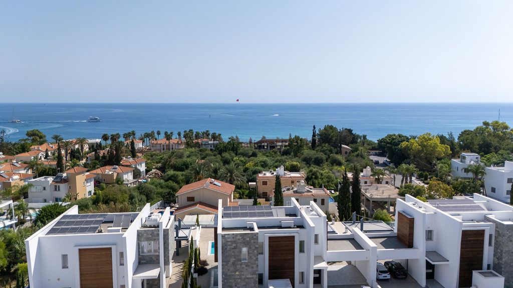 Property photo 2 of 33