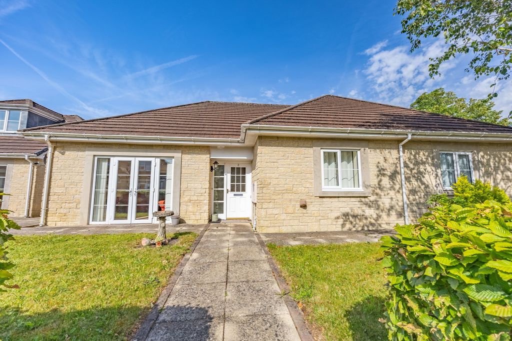 Property photo 2 of 35