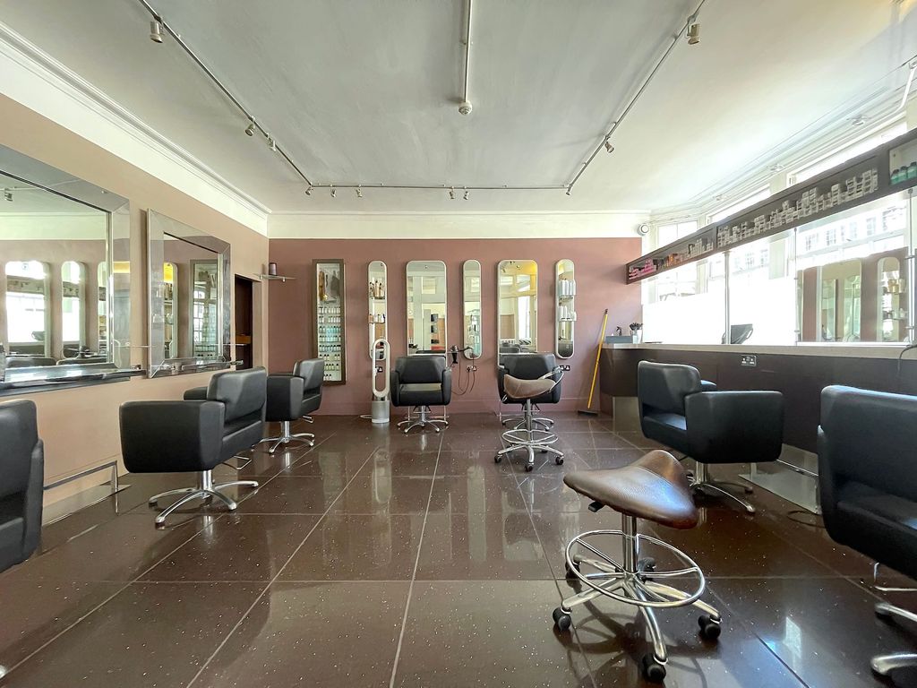 Property photo 1 of 21 Main Salon (1)