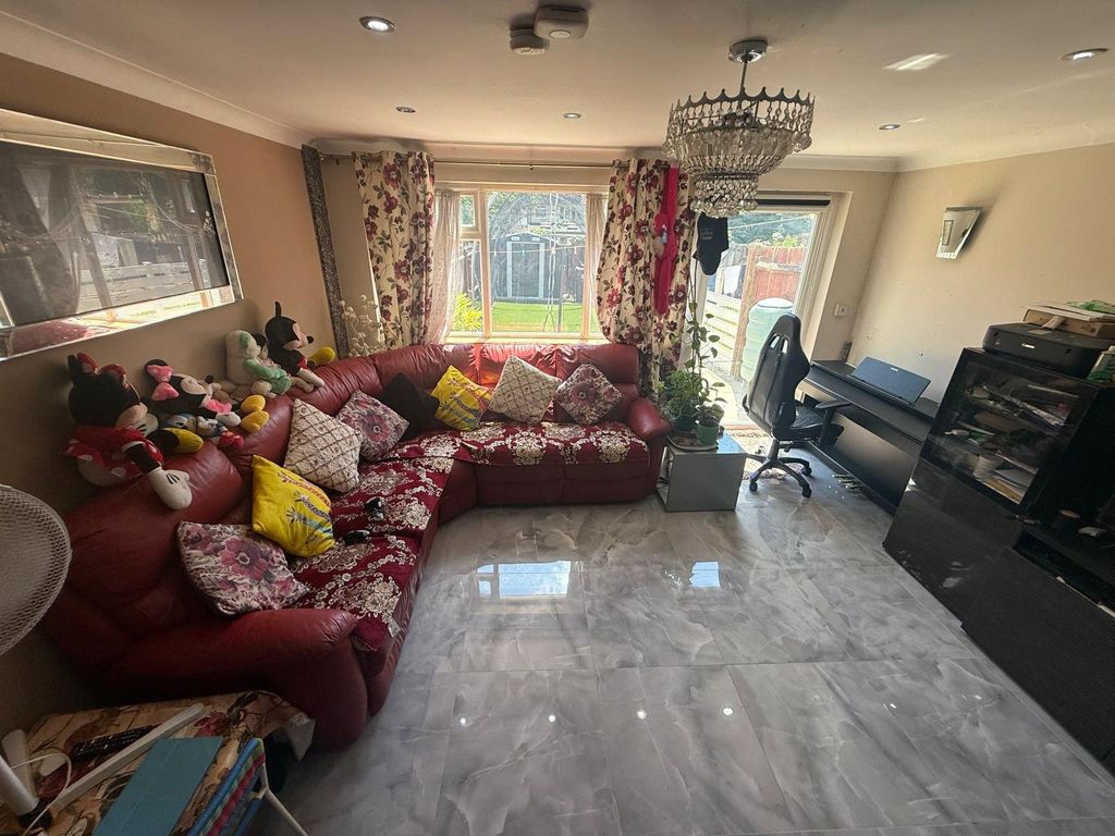 Property photo 2 of 14 Picture No. 12