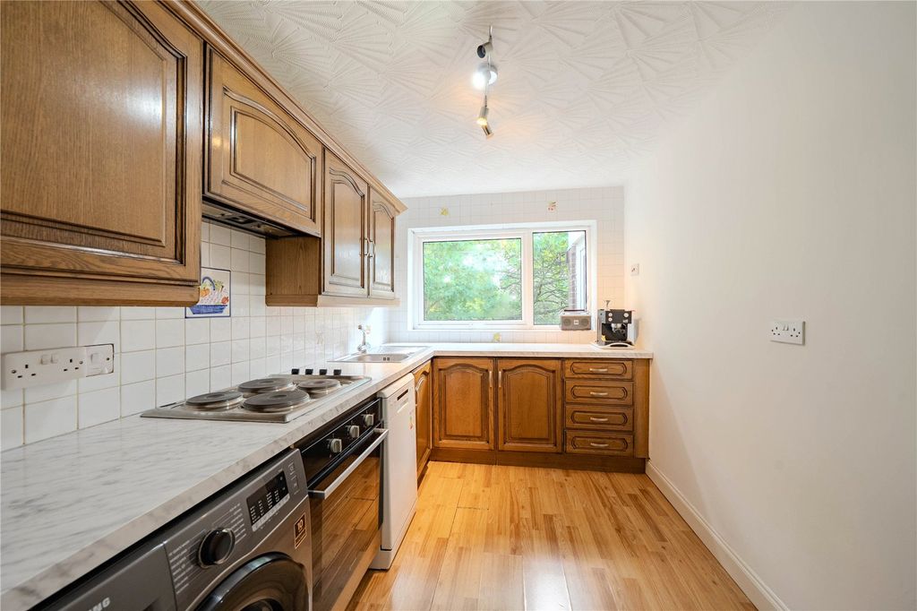 Property photo 2 of 10 Picture No. 12