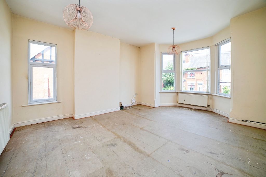 3 bed flat for saleThe Haven, Nottingham NG16 photo 4