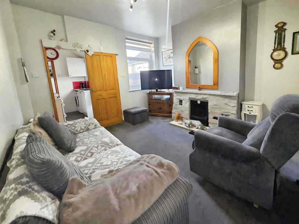 Property photo 3 of 13 4A37A7Fa-Photo-2025-12-11-22-35-25 2031