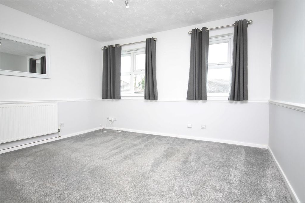 Property photo 3 of 5