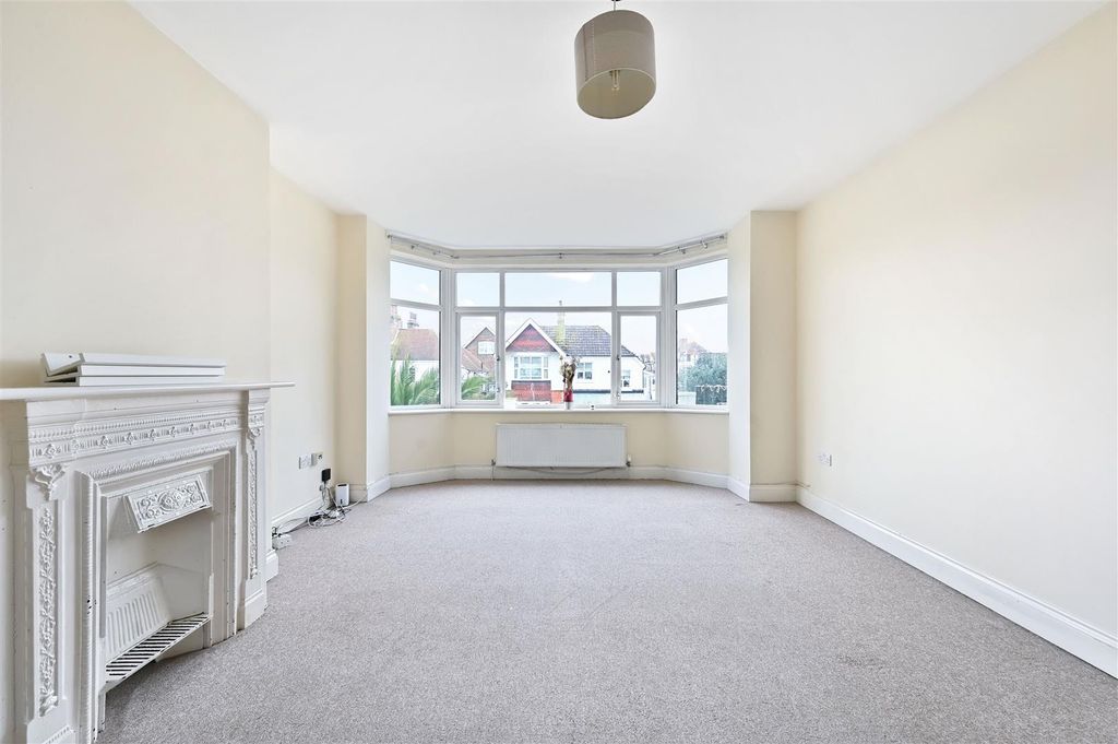 Property photo 2 of 15 Bedford Lodge - Tn40 1Pr - Photos (3).Jpg