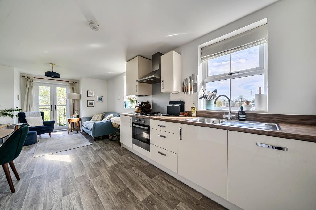 Property photo 3 of 18 Kitchen