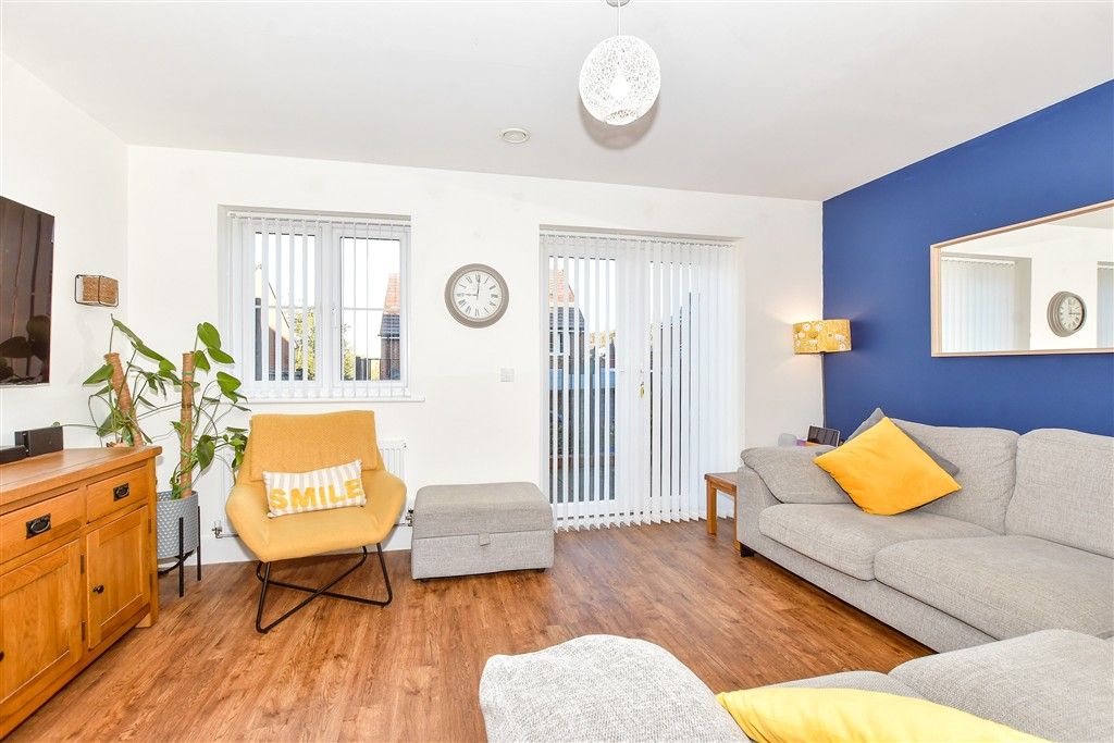 Property photo 3 of 12 Lounge