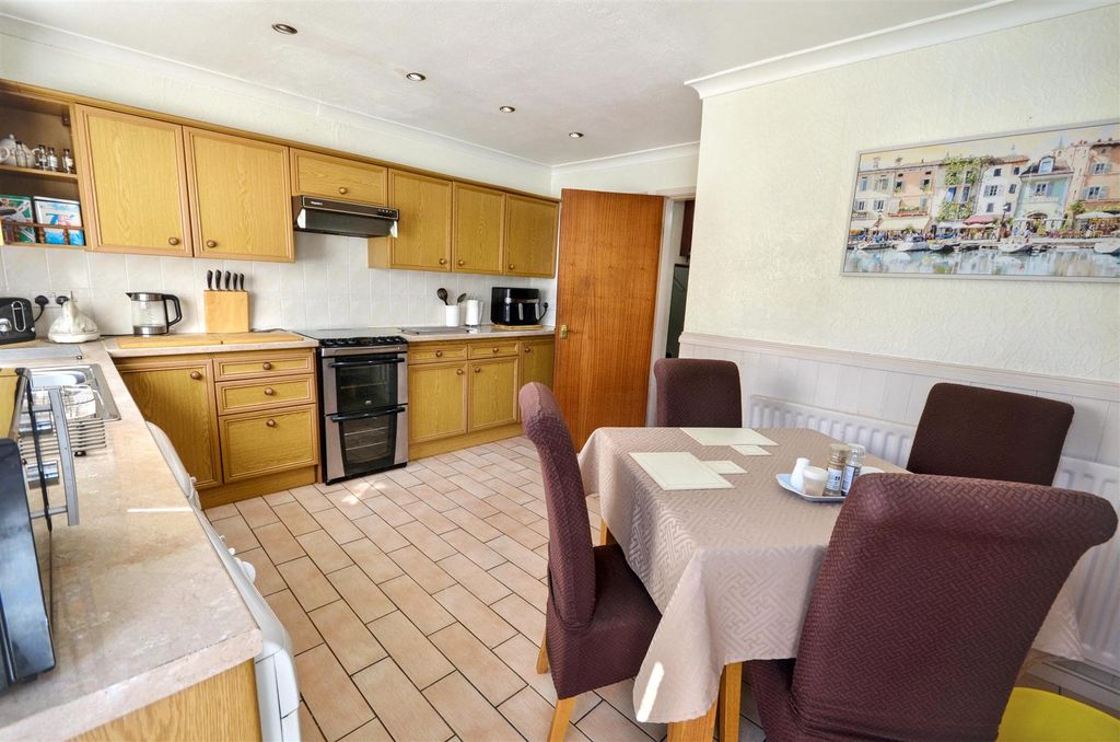 Property photo 3 of 18 Dining Kitchen