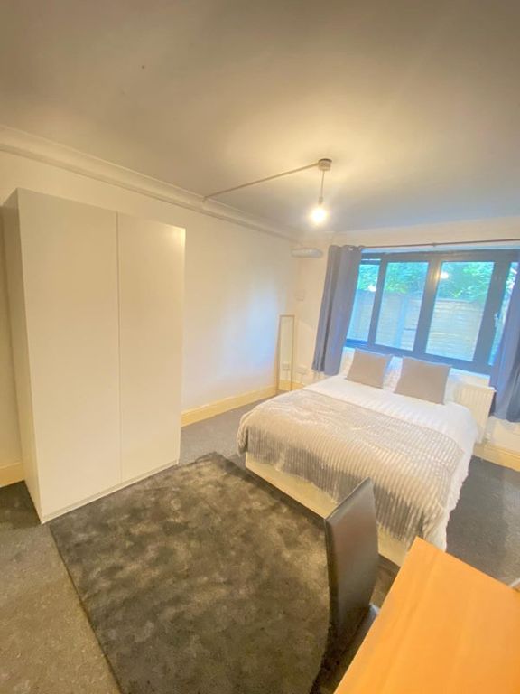 Property photo 1 of 3 Room