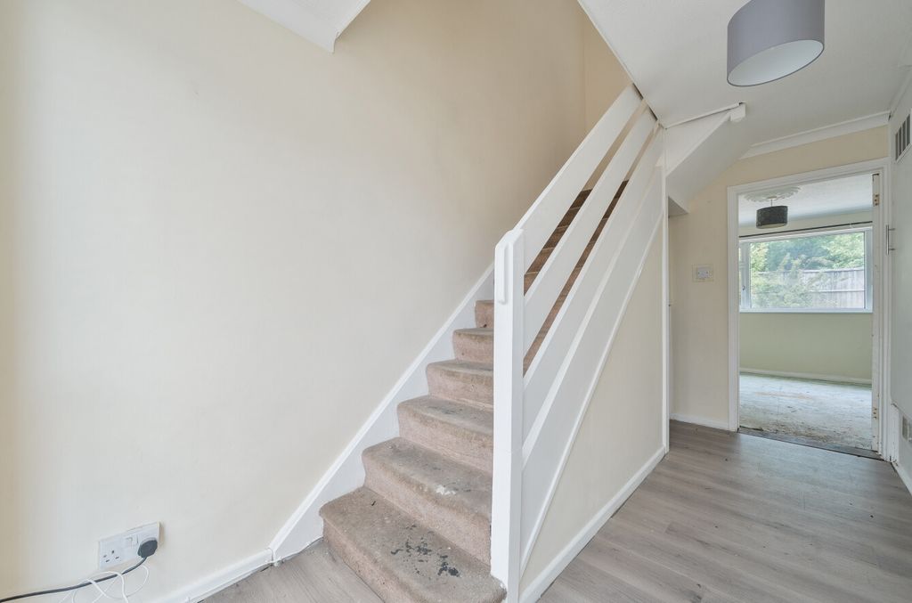 Property photo 2 of 11 1472518-1-6A313Df...