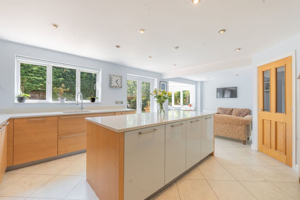 Property photo 2 of 42