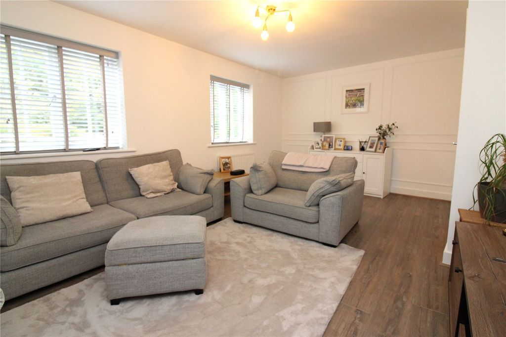 Property photo 2 of 19 Picture No. 28