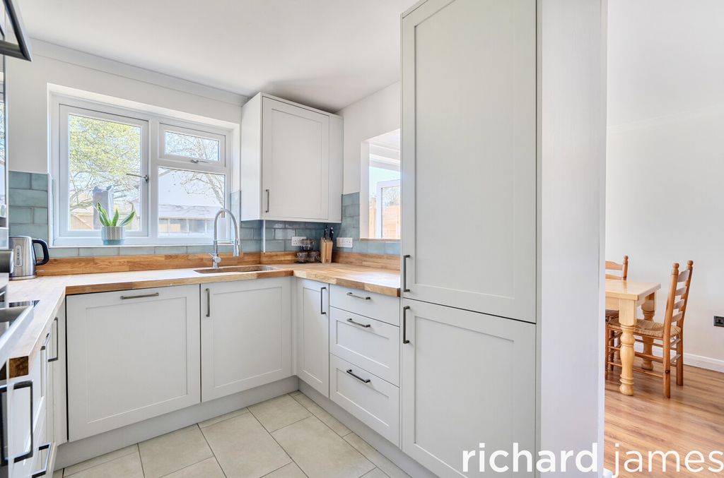 Property photo 2 of 12 839d801A662040099F3588B5Aaa5Fcdf