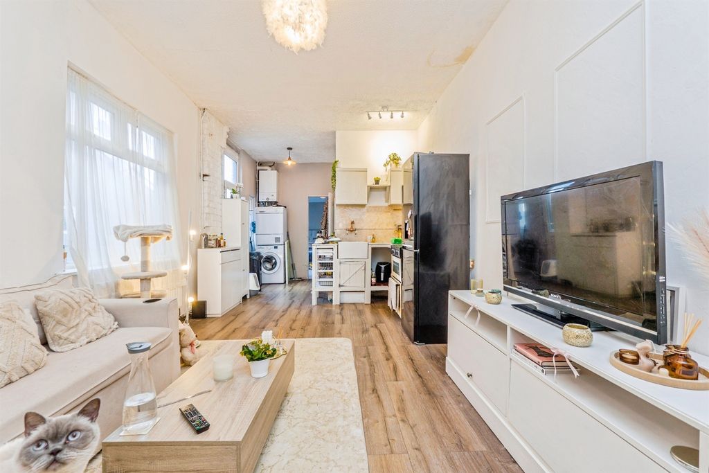 Property photo 3 of 8