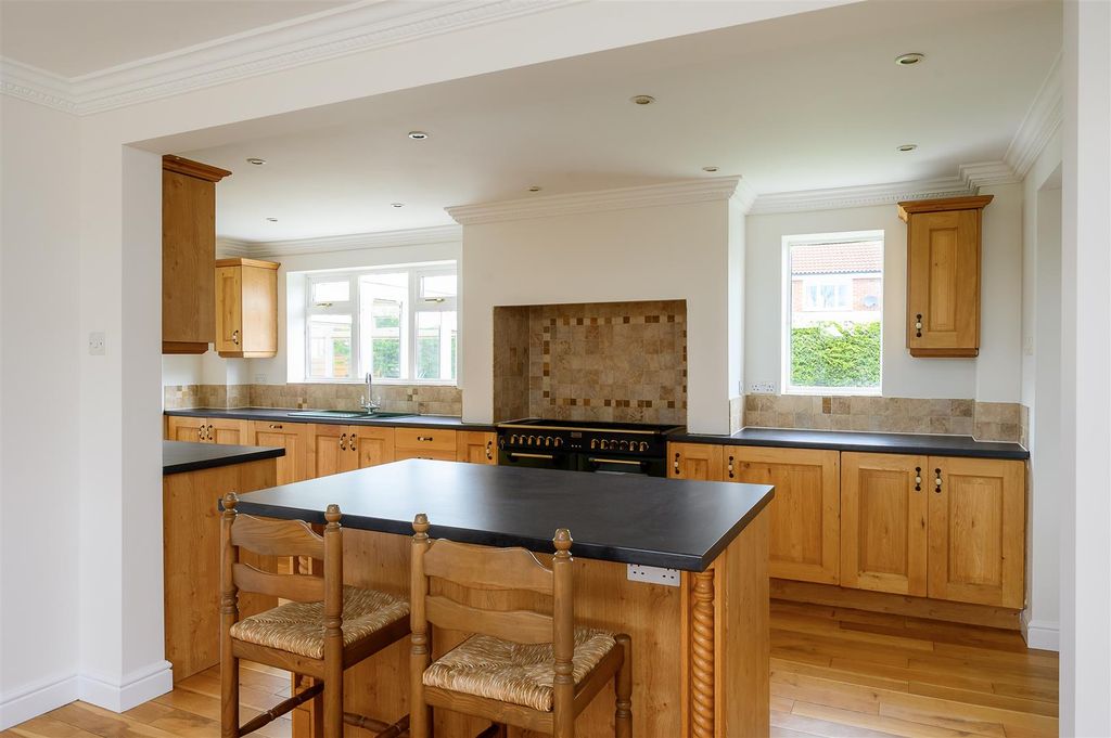 Property photo 2 of 16 Kitchen 1