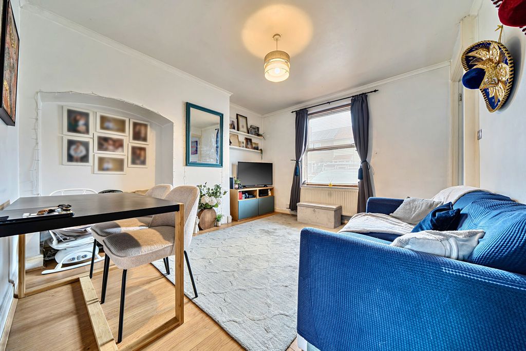 Property photo 2 of 12 1417996-6-69A049d...