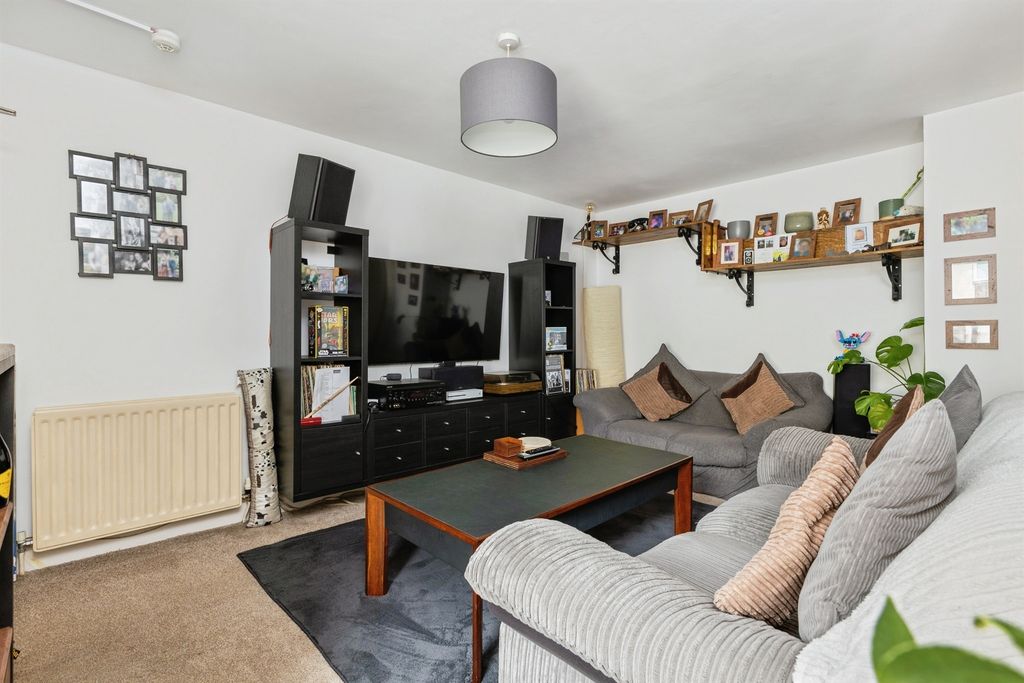 Property photo 3 of 16