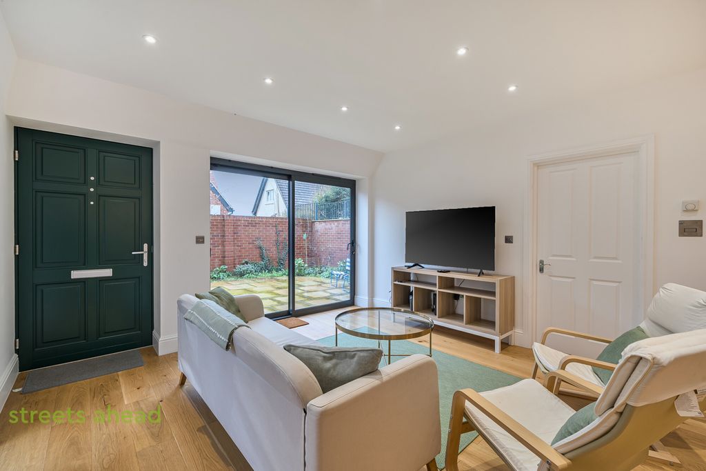 Property photo 2 of 20 3Baf08B9-5F45-46A...