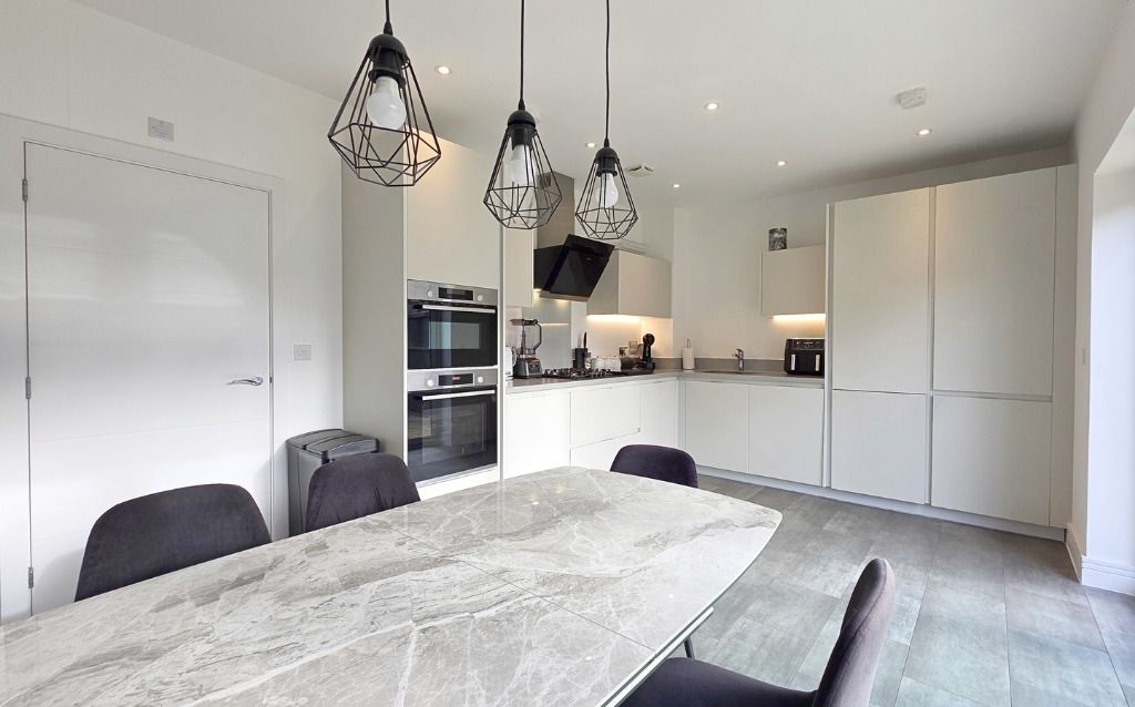 Property photo 2 of 16 4712284