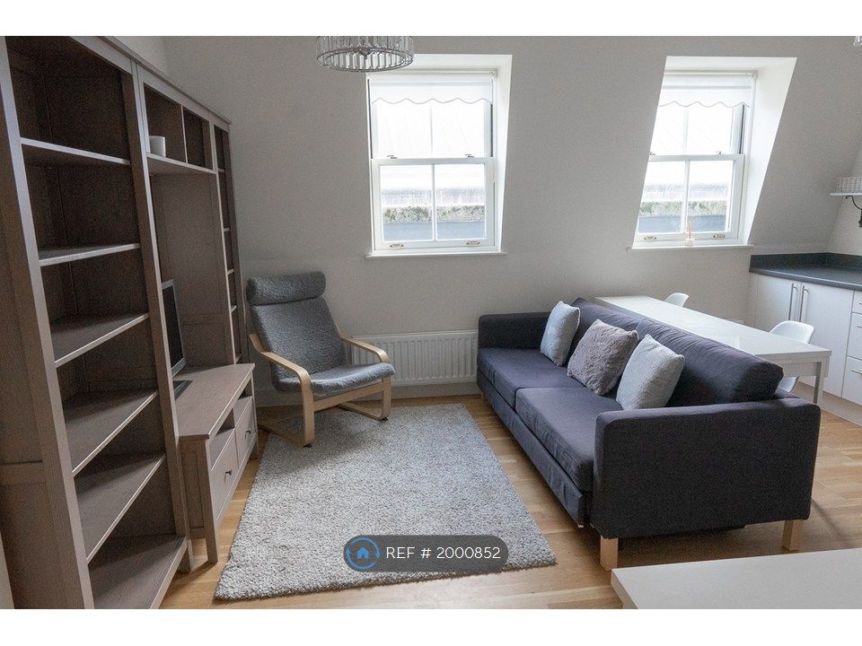Property photo 1 of 13 Living Room