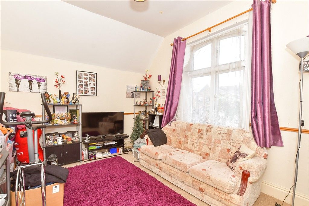 Property photo 1 of 7 Lounge