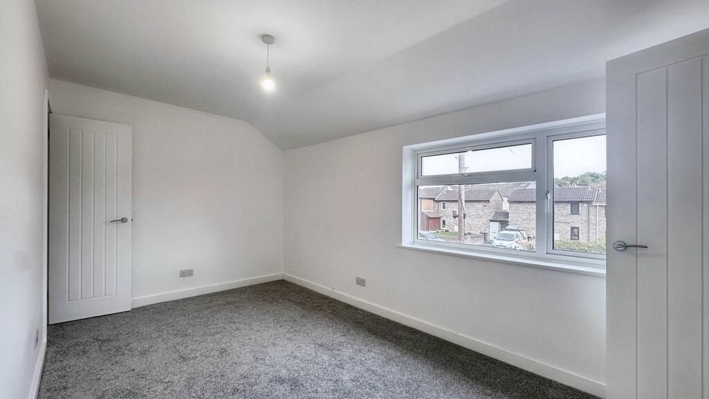 Property photo 1 of 9 Bright, Recently Redecorated Double Bedroom With N...