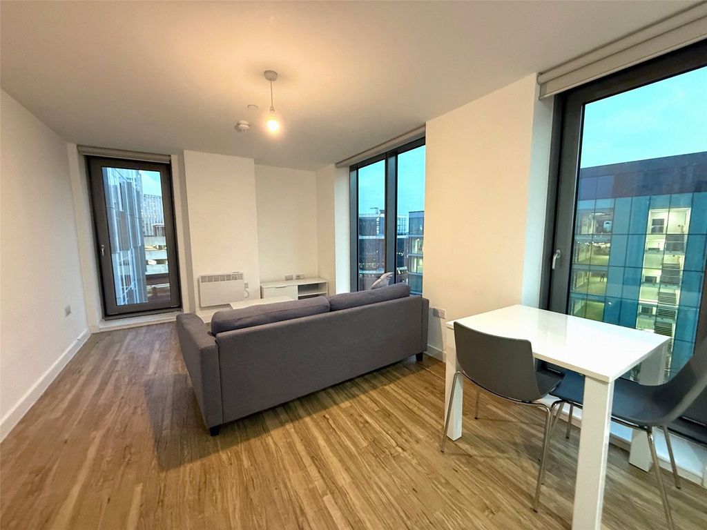 Property photo 3 of 12 Lounge/Dining