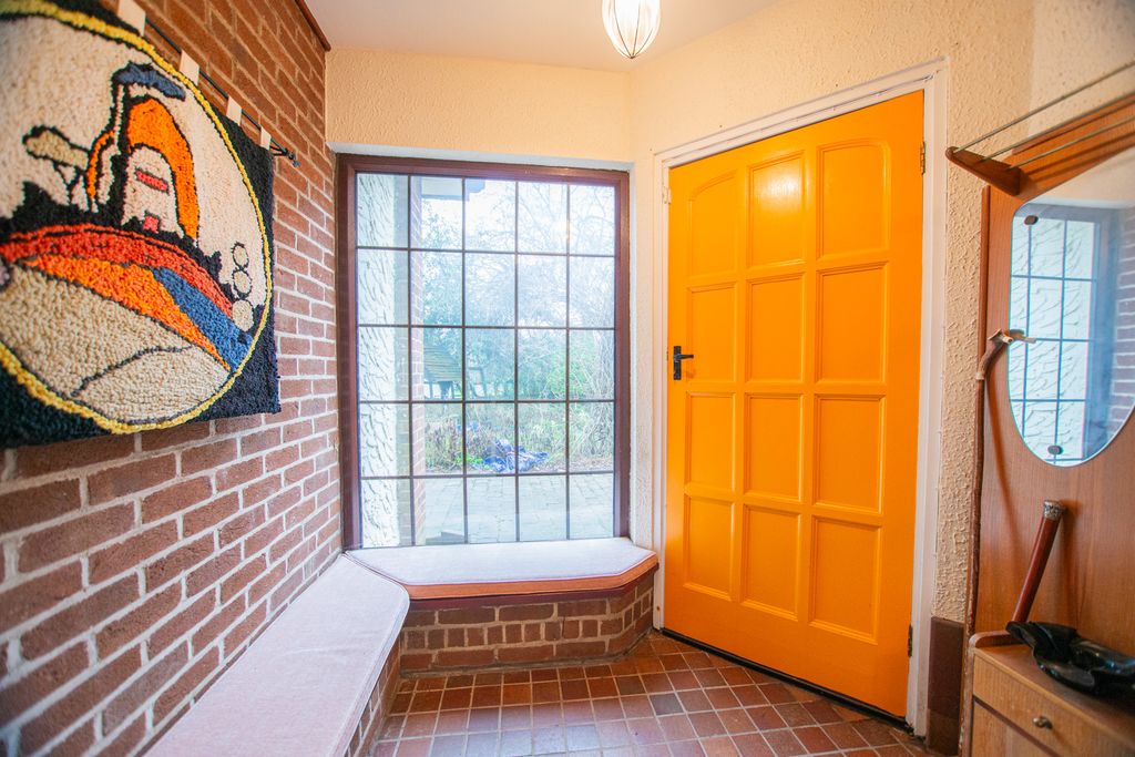 Property photo 2 of 37