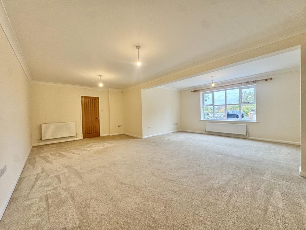 Property photo 3 of 32 Living Room