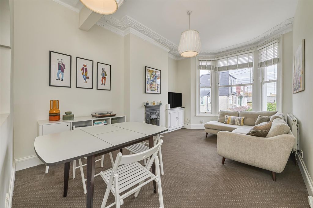 Property photo 2 of 13 Eden_Harper_-_Horsford__London_Sw2_5Bp_11.Jpg