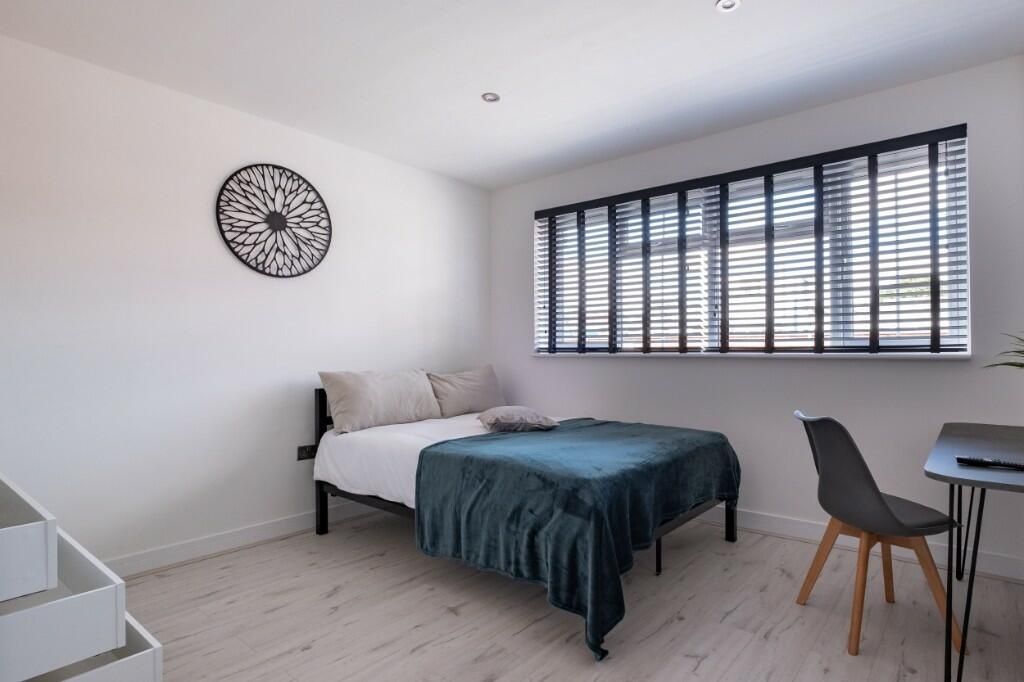 Property photo 2 of 14 A Bright And Spacious Master Bedroom Featuring A c...