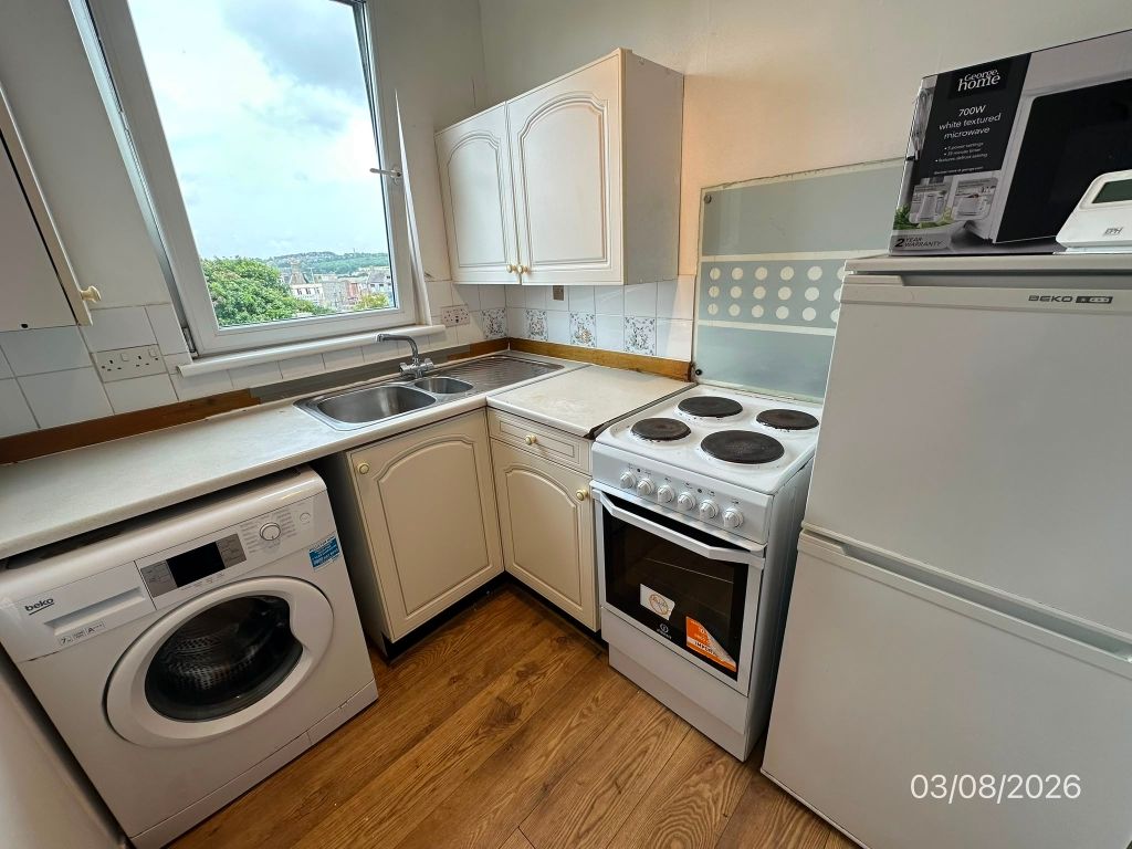Property photo 2 of 7 Kitchen