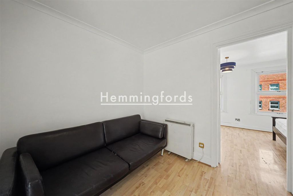 Property photo 2 of 15 Bethnal Green Road E2-10.Jpg